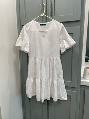 FANCYINN White V-Neck Textured Top